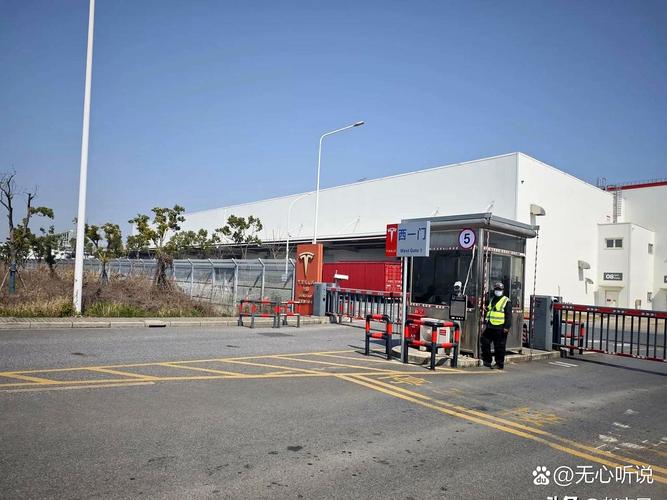 今天在特斯拉上海超级工厂参观,因为保密原因没在厂内拍摄,只在大门口
